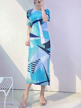 Miyake Плиссированное Скай-синя рокля с геометрични принтом Женски 2023 Лятото Ново Ежедневното Корейското модно рокля с цепка с къс ръкав