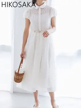 Бяла рокля с нежни текстурными цветове и интериор в японски стил, женствена рокля с яка 