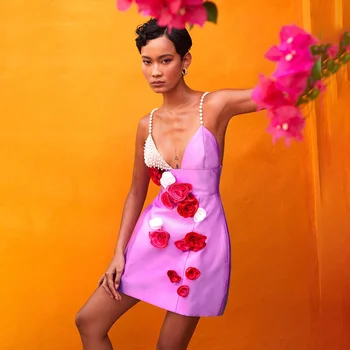 Мини-рокля с отворен гръб и V-образно каишка, украшенное мъниста, тънка розова рокля на цветчета