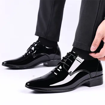 Мъжки кожени обувки; Модни есенни ежедневните бизнес модела обувки в британския стил, с остри пръсти на нисък ток с шнур; Однотонная черни обувки дантела;