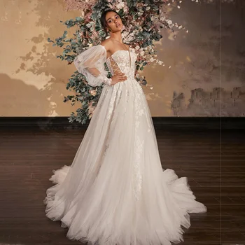 Романтична сватбена рокля с аппликацией и подвижни ръкави-мехурчета, Очарователно сватбена рокля с прозрачна горна част и влак Watto