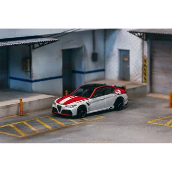 В присъствието на TW 1:64 Giulia GTA Red White, формовани под натиска на Диорама, модел на автомобила, играчки, Асфальтобетонные работа