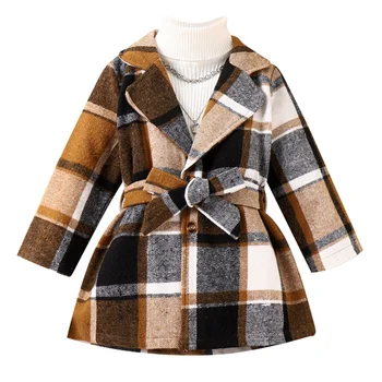 Малко момиченце, яке с дълги ръкави, рокля, палто, кариран пуловер с отложным яка и колан, есенно-зимни дрехи